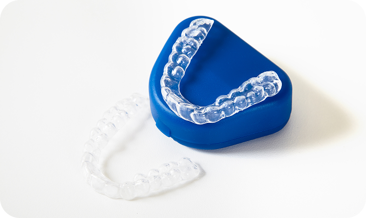 two dental whitening trays box it 1